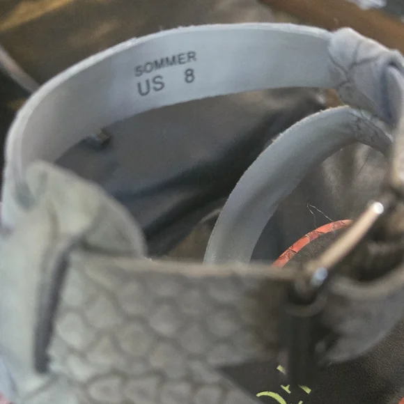 HOST PICK! 🎉🎊Paper Fox Gray faux snakeskin Strappy Women's Heels sz8 NIB - Picture 6 of 7